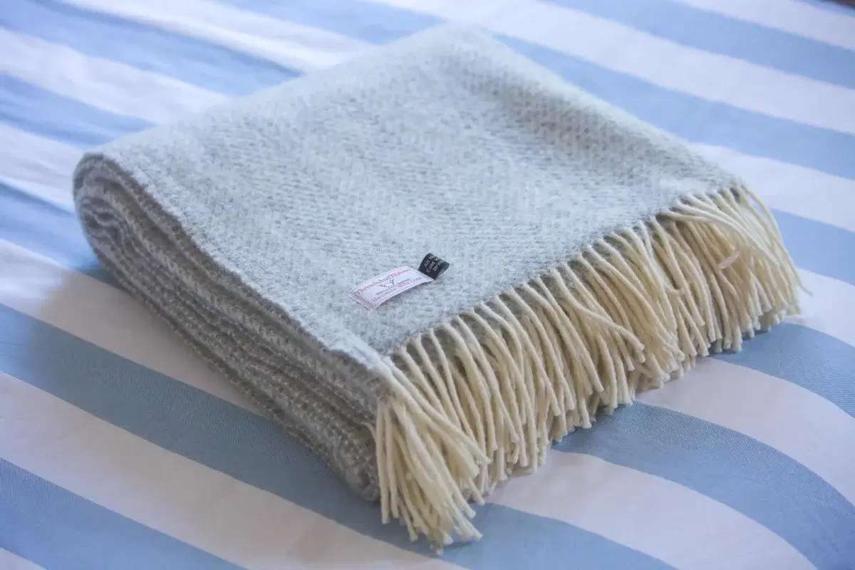 Bed Throw and Bed Thick Blankets