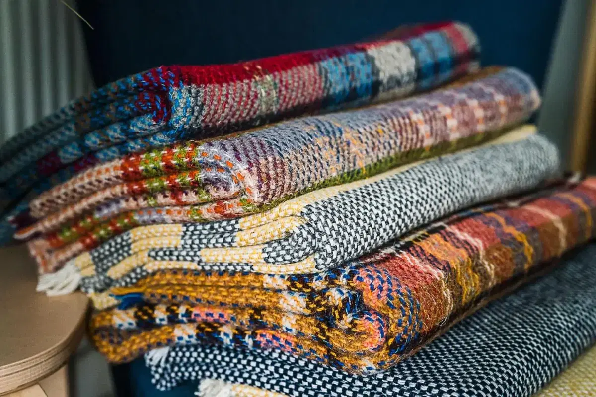 Random Rug - 100% Recycled Wool Environmentally Friendly Sofa Throw-979