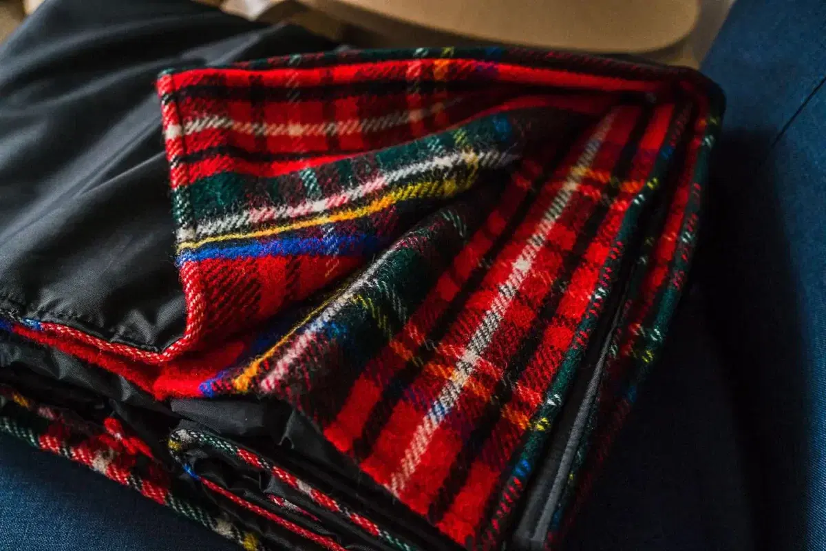Royal Stewart Tartan Wool Picnic Rug / Travel Blanket Lined Waterproof Backing-1001